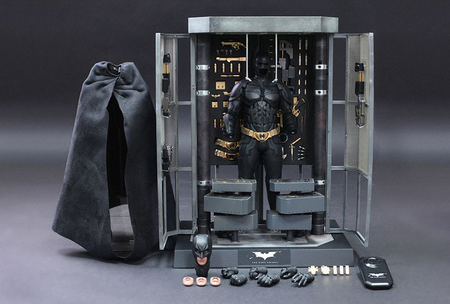 Hot Toys 1/6 The Dark Knight Batman Armory with Batman Figure