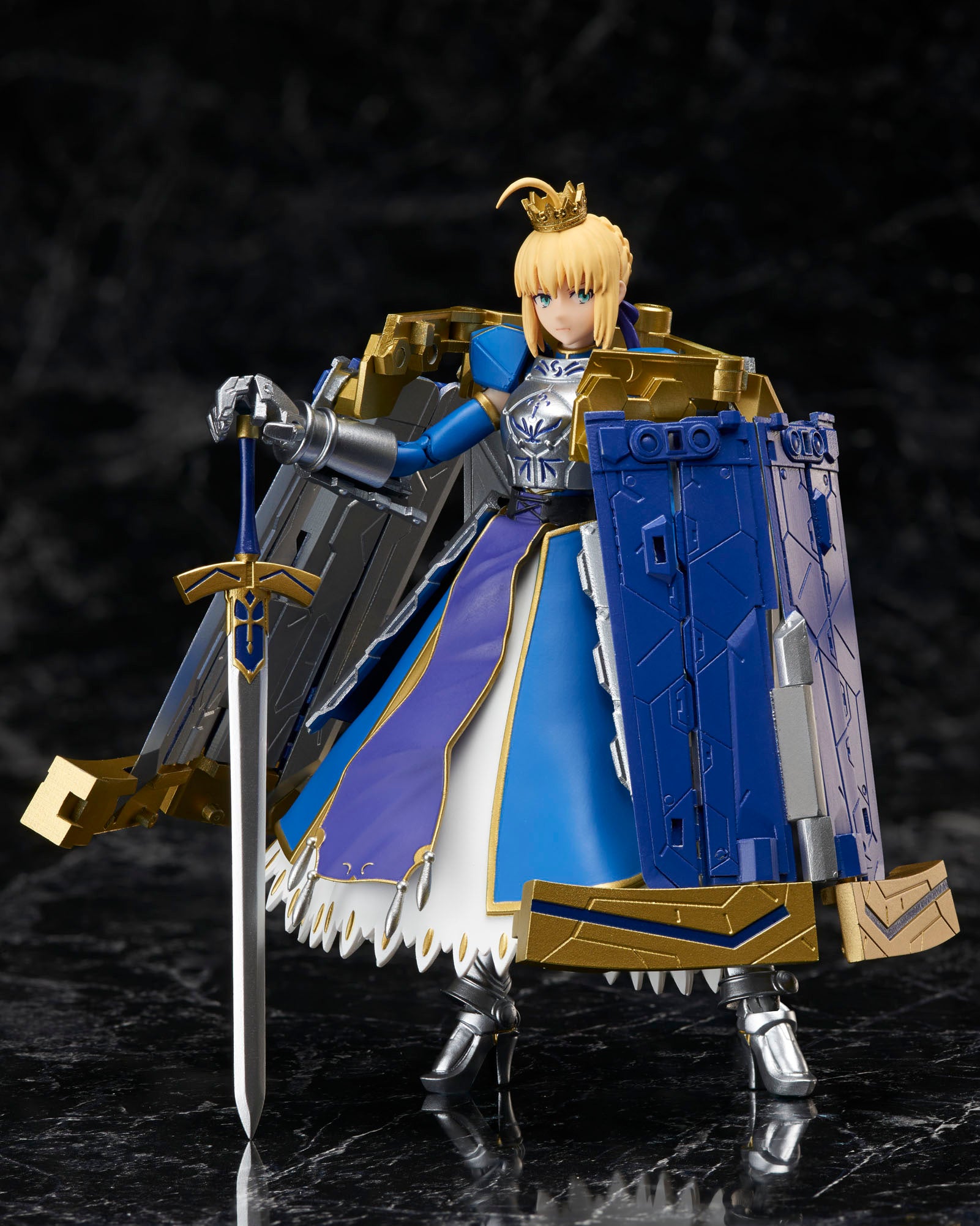 Bandai Armor Girls Project AGP Saber Altria Pendragon and Variable Excalibur Fate/Grand Order Action Figure