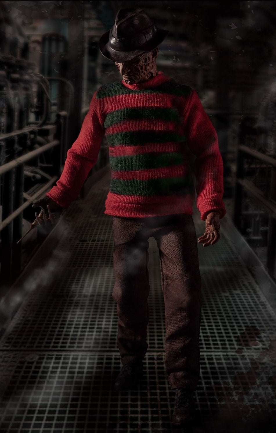Mezco Toys One:12 Collective: A Nightmare on Elm Street: Freddy Krueger Action Figure 2
