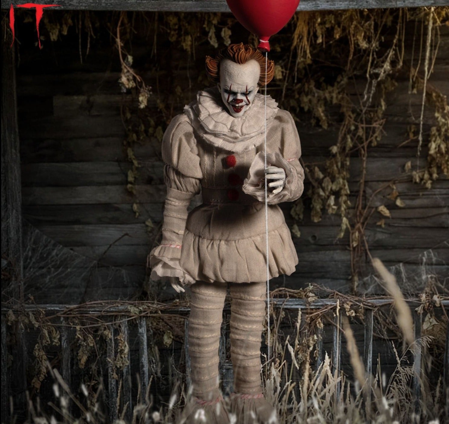 Mezco Toys One:12 Collective: IT: Pennywise Action Figure 2