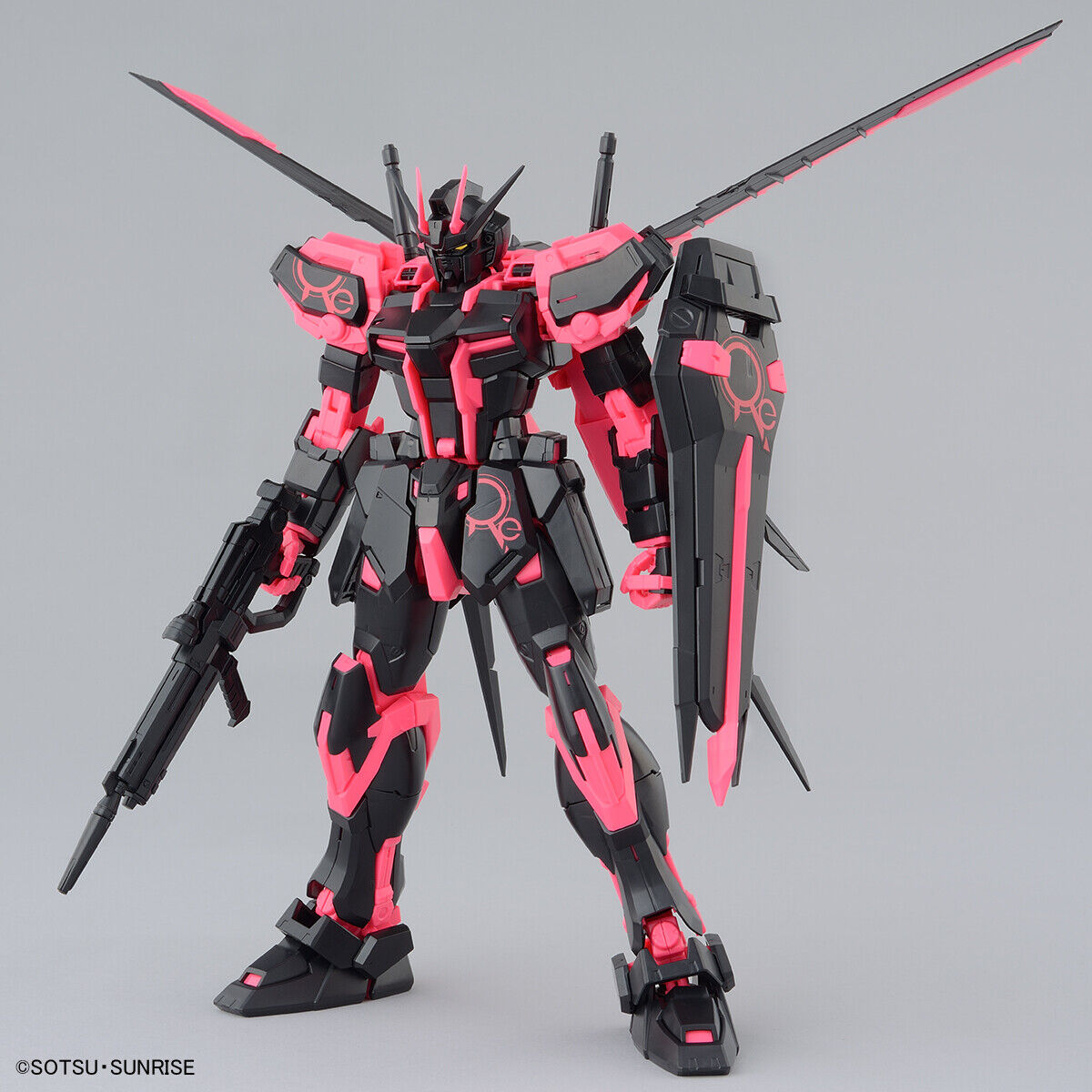 Gundam 1/100 MG Aile Strike Gundam Ver. RM (Recirculation Color / Neon Pink) Model Kit Exclusive