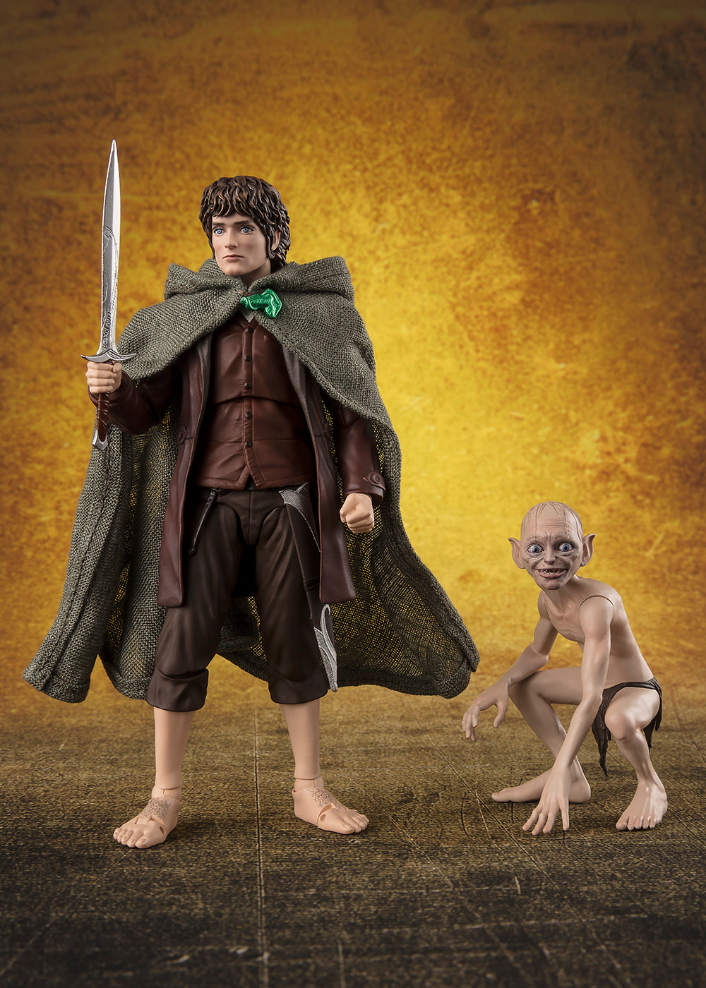 S.H. Figuarts The Lord of the Rings: The Fellowship of the Ring Frodo Baggins and Gollum Set Action Figure