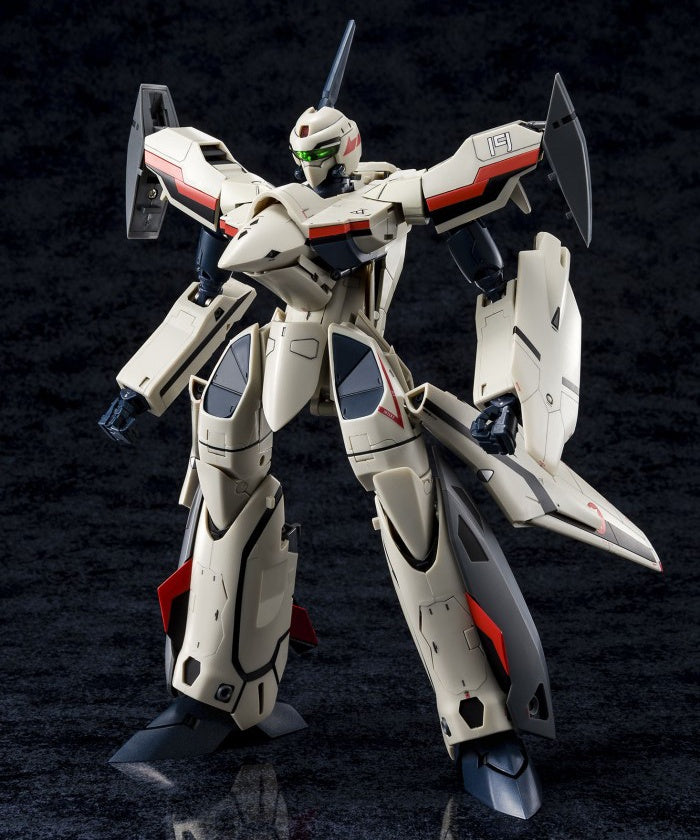 Arcadia Macross Plus 1/60 VF-19 with Fast Pack Premium Finish Action Figure