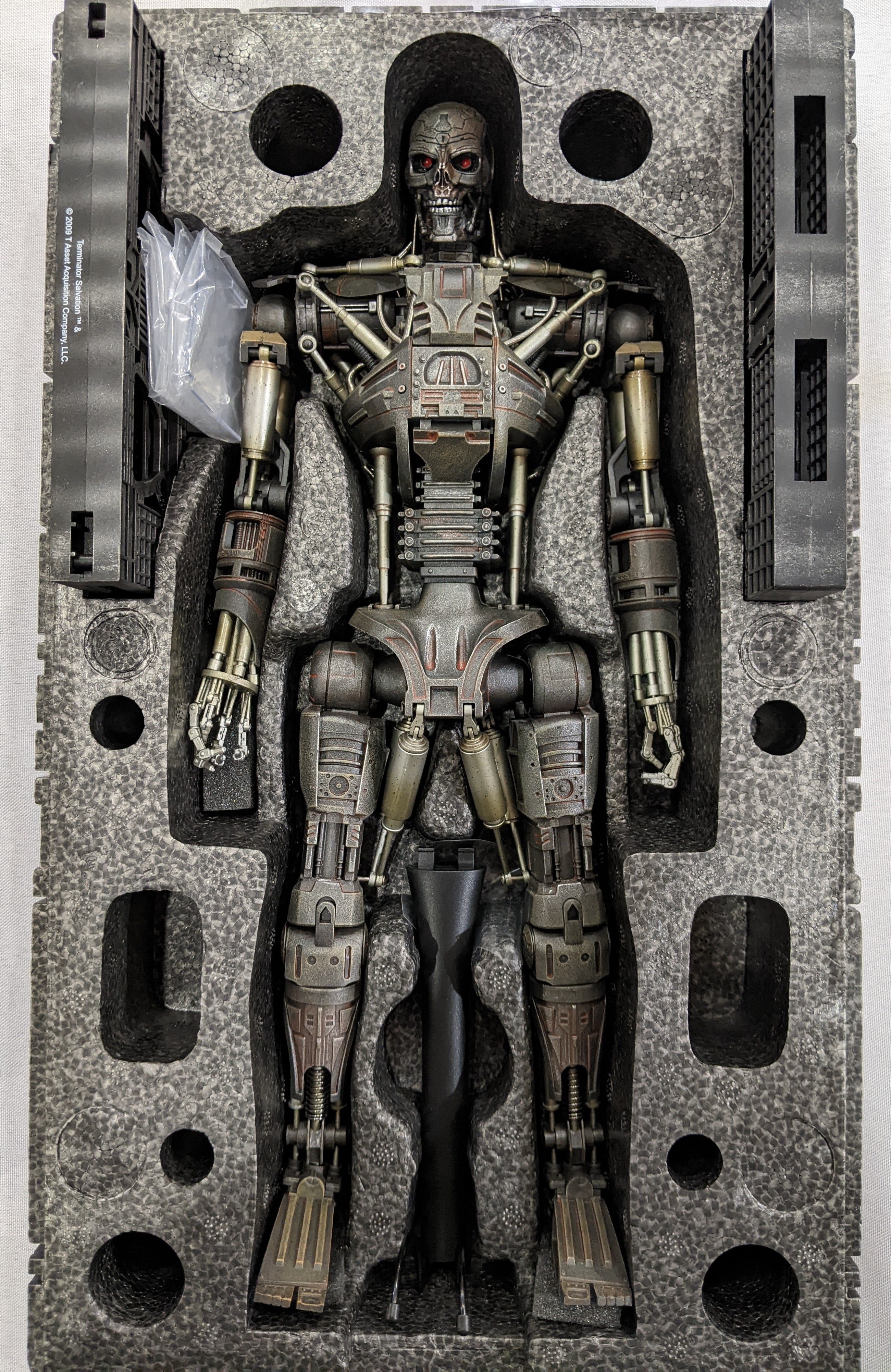 Terminator Skeleton Figure Hot Toys 1/6 Terminator Salvation Endo Skeleton Martin Laing Signature