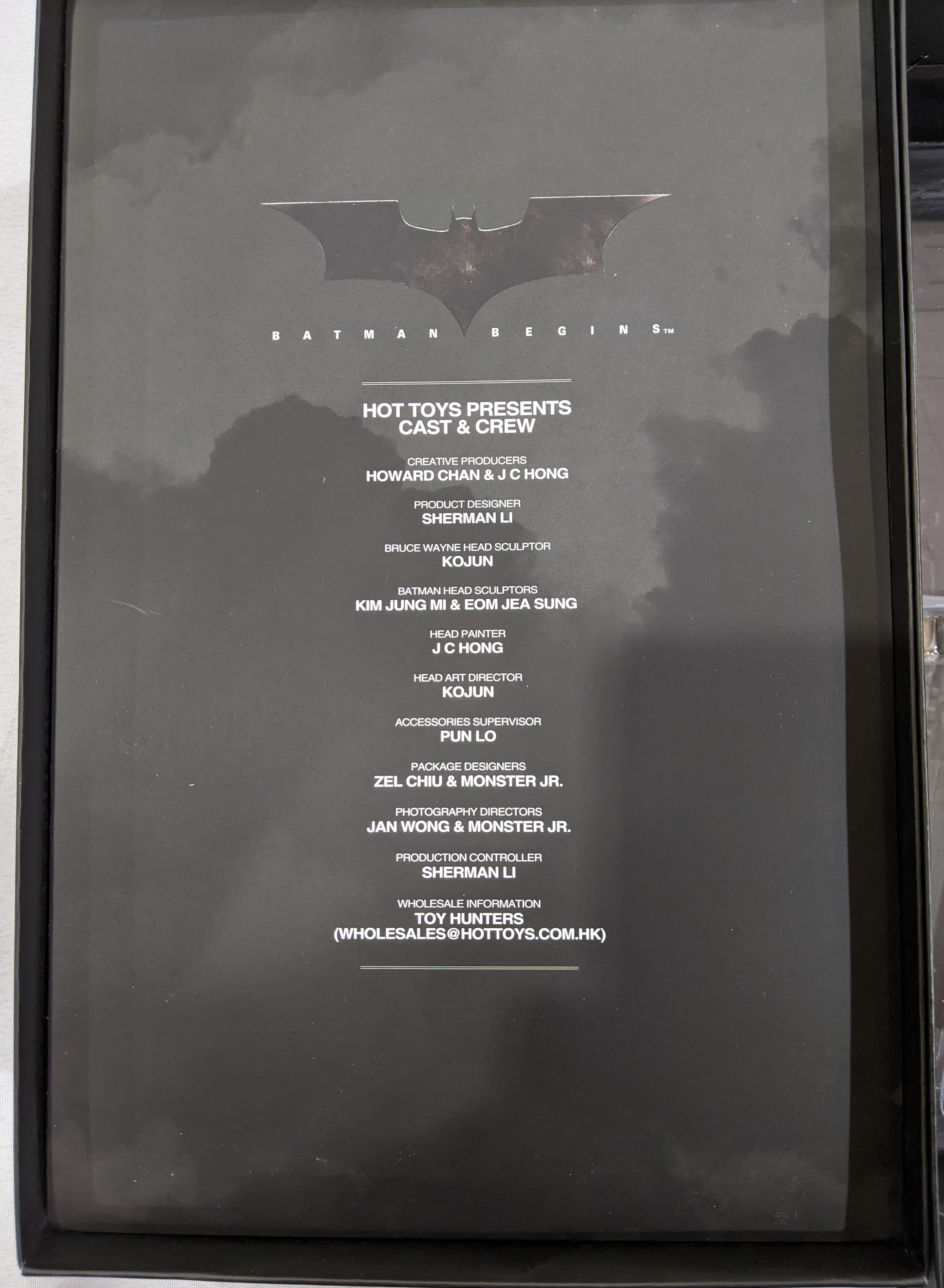 Hot Toys 1/6 Batman Begins Batman / Bruce Wayne (Batsuit Begins Ver.) Sixth Scale Figure MMS155 *Open Box*