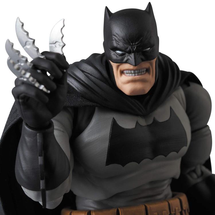 Mafex No. 106 DC Comics Frank Miller's The Dark Knight Returns Batman Action Figure Medicom 7