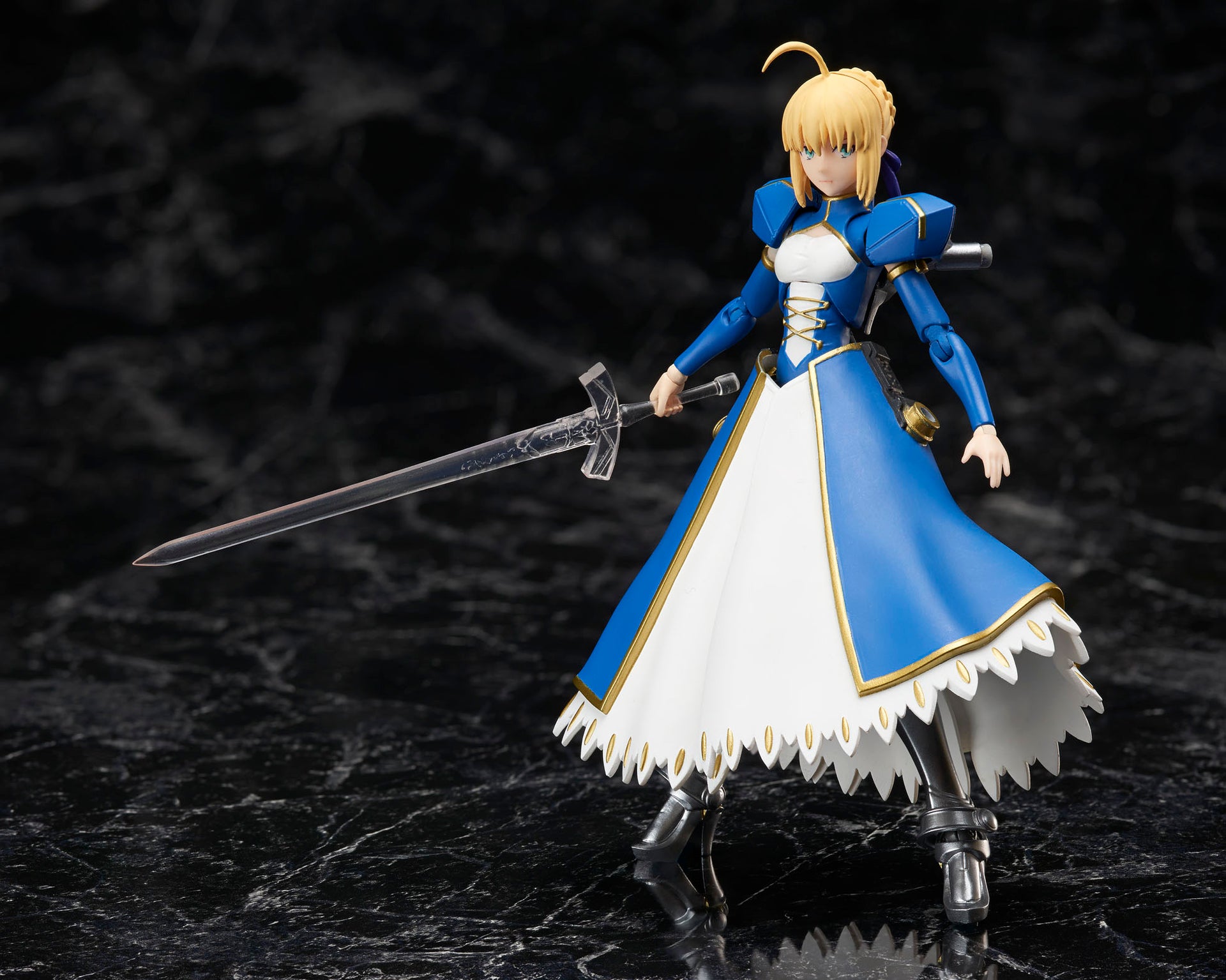Bandai Armor Girls Project AGP Saber Altria Pendragon and Variable Excalibur Fate/Grand Order Action Figure