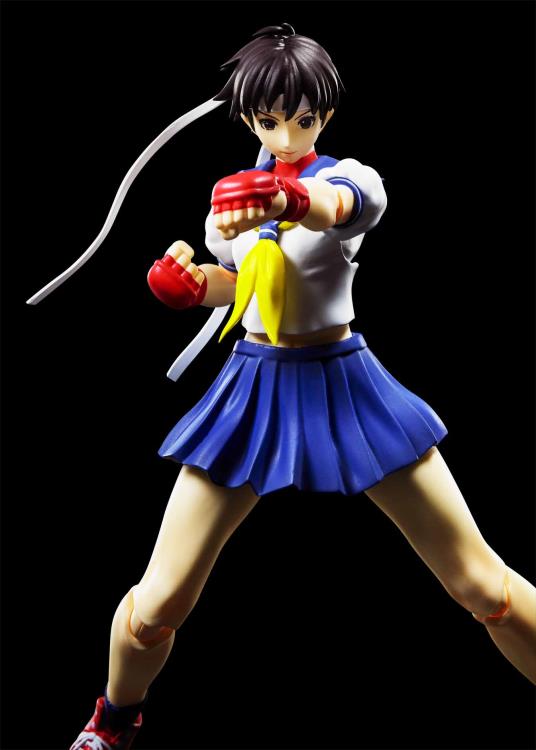 S.H. Figuarts Street Fighter V (5) Sakura Kasugano Action Figure
