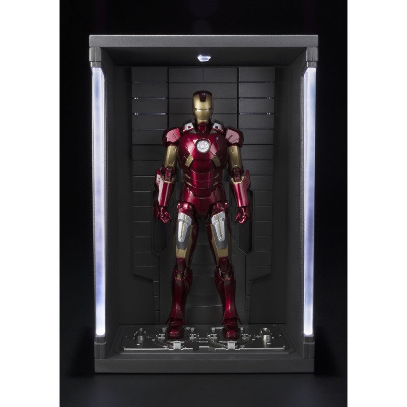 S.H. Figuarts Marvel Iron Man Mark VII (7) and Hall of Armor Set Iron Man