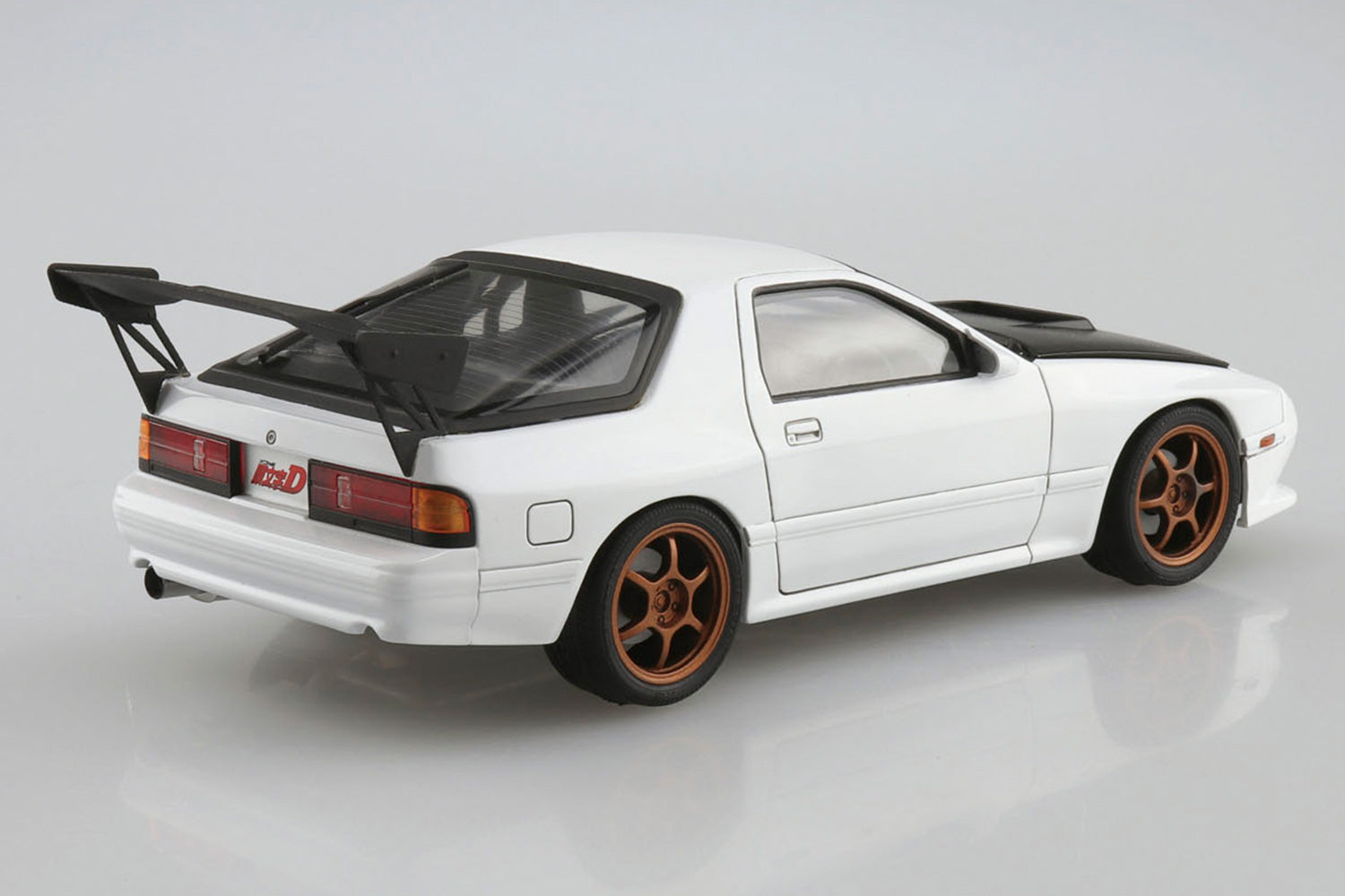 Aoshima 1/24 Initial D #07 Takahashi Ryosuke FC3S RX-7 (Hakone Battle Ver.) Model Kit