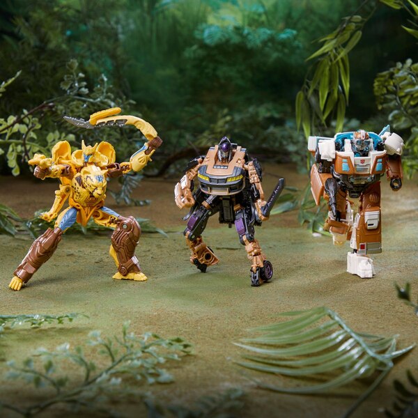 Hasbro Transformers Rise of the Beast Buzzworthy Bumblebee Jungle Mission 3 Pack Cheetor, Nightbbird, Wheeljack Action Figure