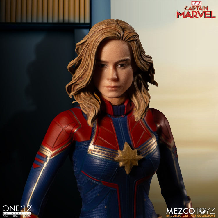 Mezco Toys One:12 Collective: Captain Marvel (2019) Action Figure 3
