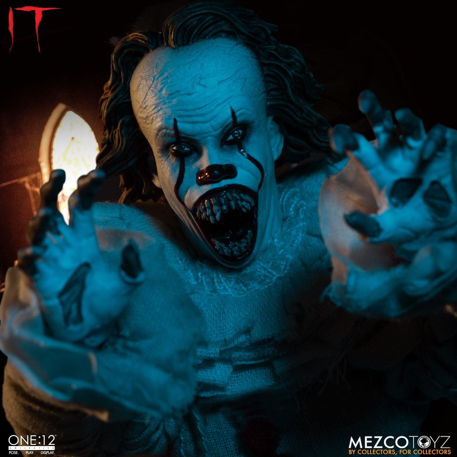 Mezco Toys One:12 Collective: IT: Pennywise Action Figure 9
