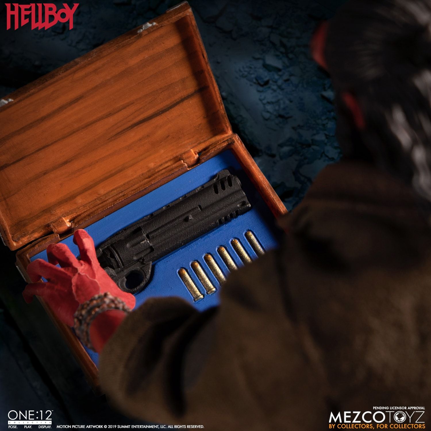 Mezco Toys One:12 Collective: Hellboy (2019) Action Figure 7