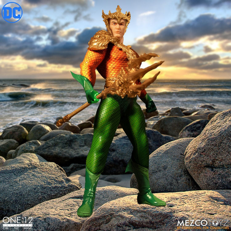 Mezco Toys One:12 Collective: Classic Aquaman Action Figure 7