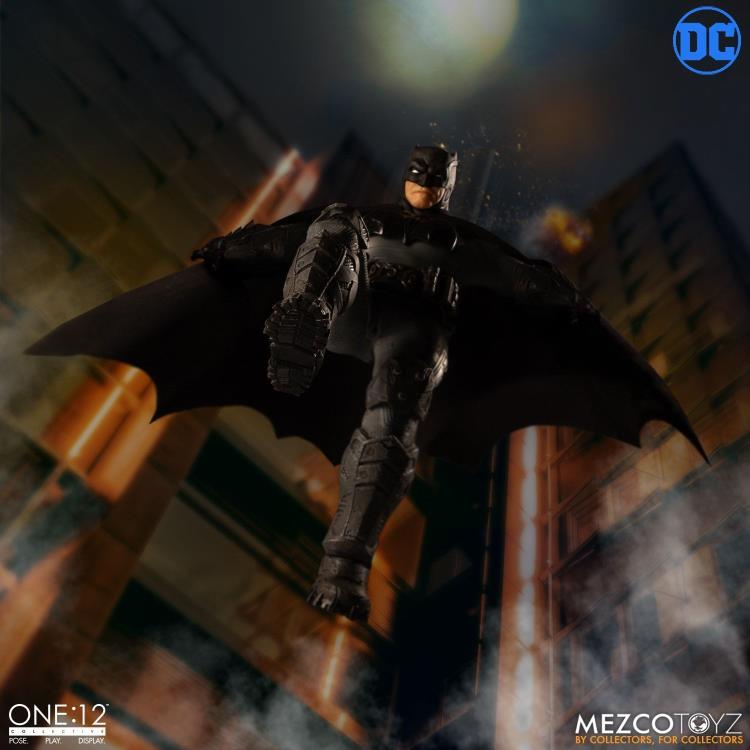 Mezco Toys ONE:12 Collective Batman (Supreme Knight) Action Figure 3