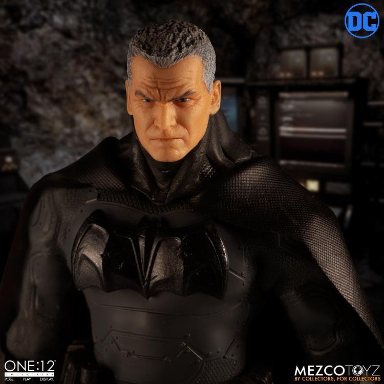 Mezco Toys ONE:12 Collective Batman (Supreme Knight) Action Figure 7