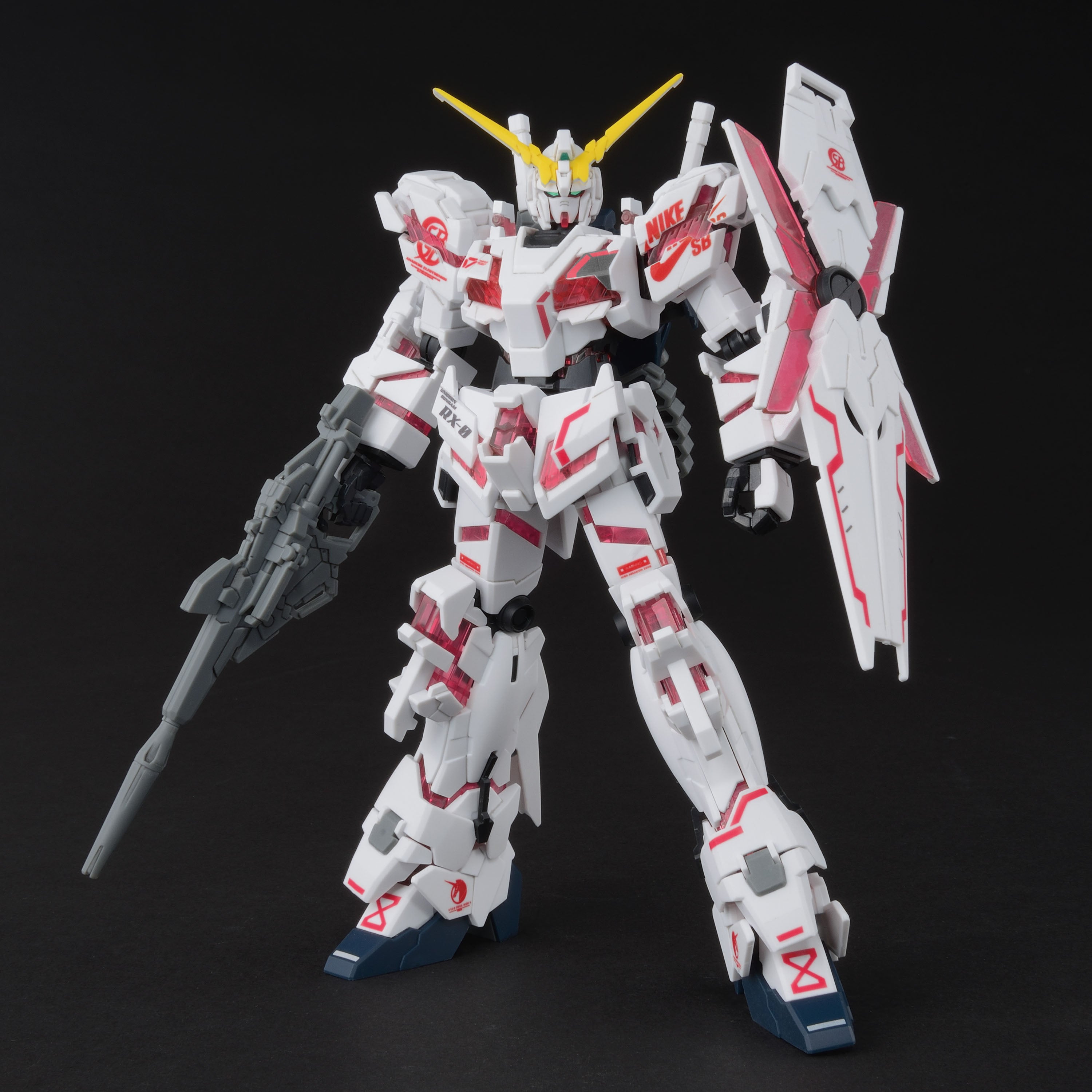 Gundam 1/144 Unicorn Gundam (Destroy Mode) Ver. Nike SB Model Kit Exclusive