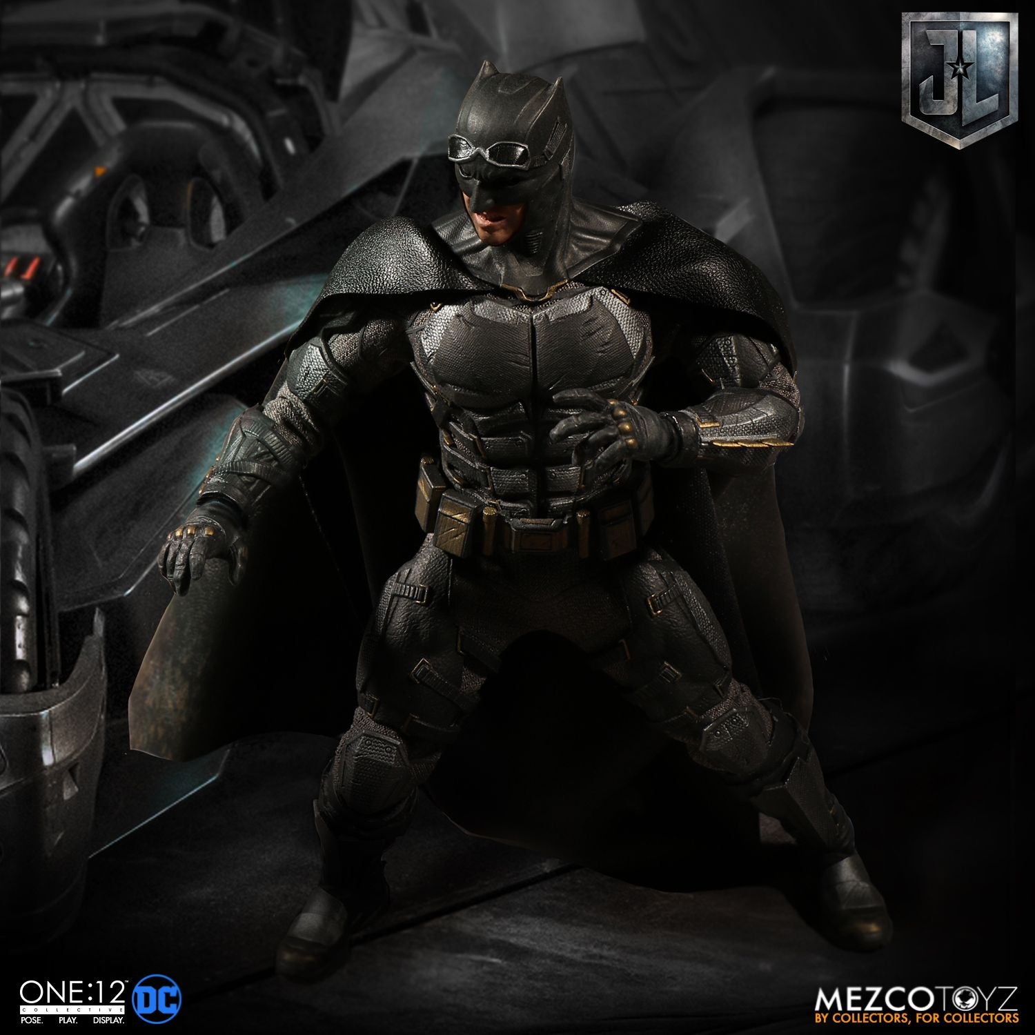 Mezco Toys One:12 Collective: DC Comics Justice League Batman Tactical Suite Action Figure 2