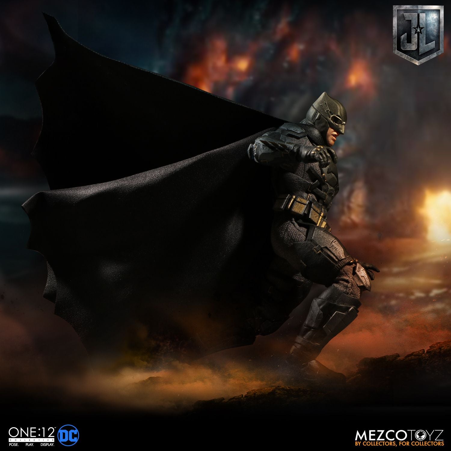 Mezco Toys One:12 Collective: DC Comics Justice League Batman Tactical Suite Action Figure 3