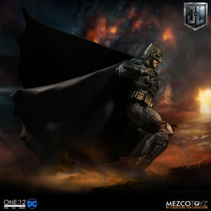 Mezco Toys One:12 Collective: DC Comics Justice League Batman Tactical Suite Action Figure 3