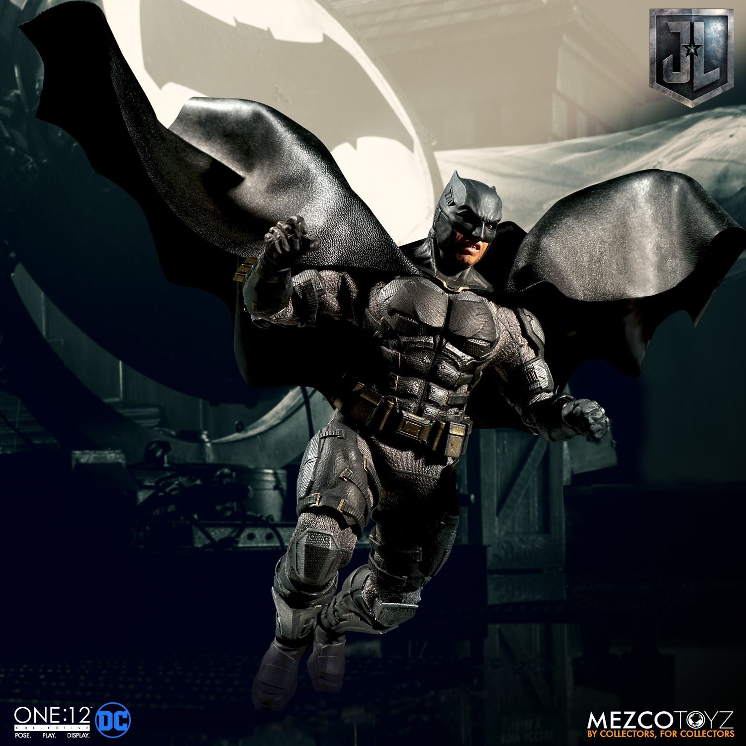Mezco Toys One:12 Collective: DC Comics Justice League Batman Tactical Suite Action Figure 5
