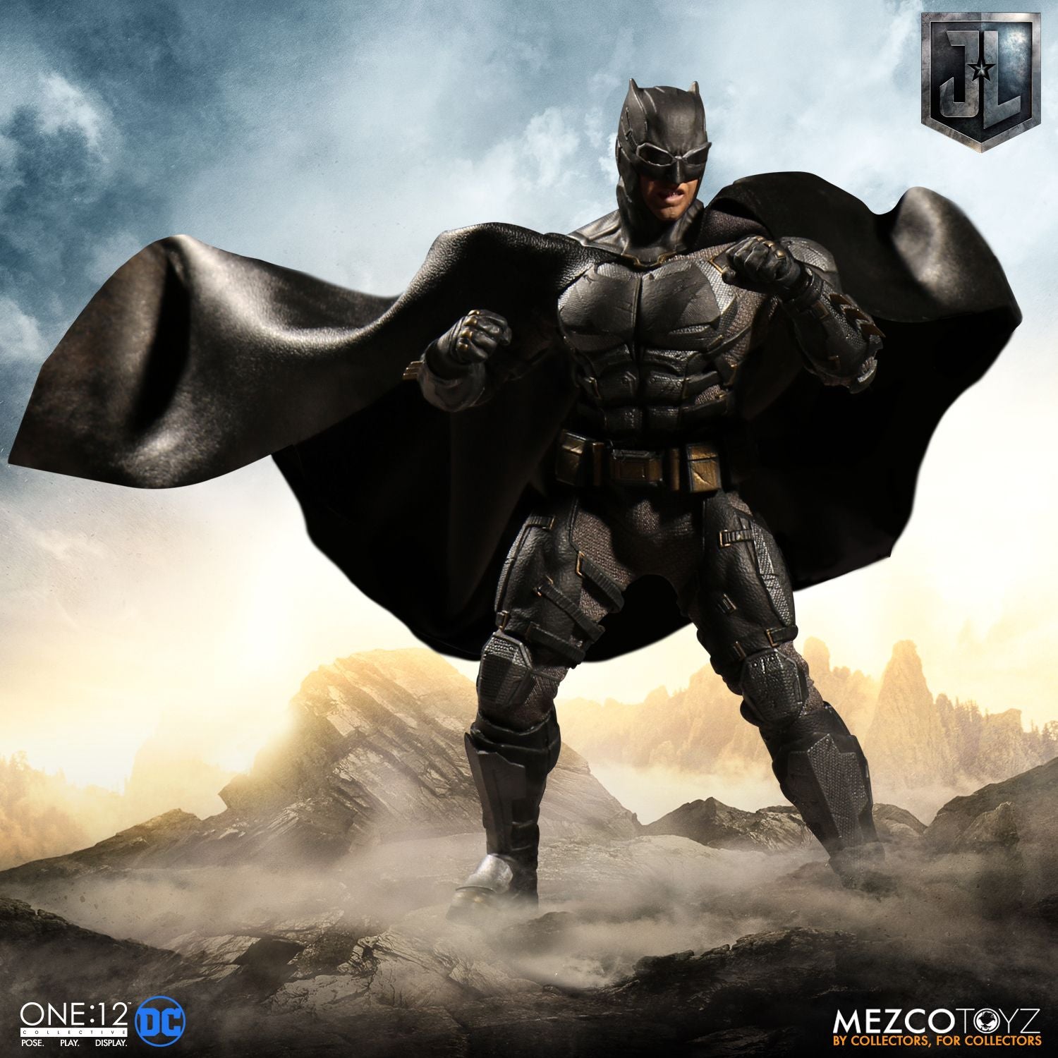 Mezco Toys One:12 Collective: DC Comics Justice League Batman Tactical Suite Action Figure 6